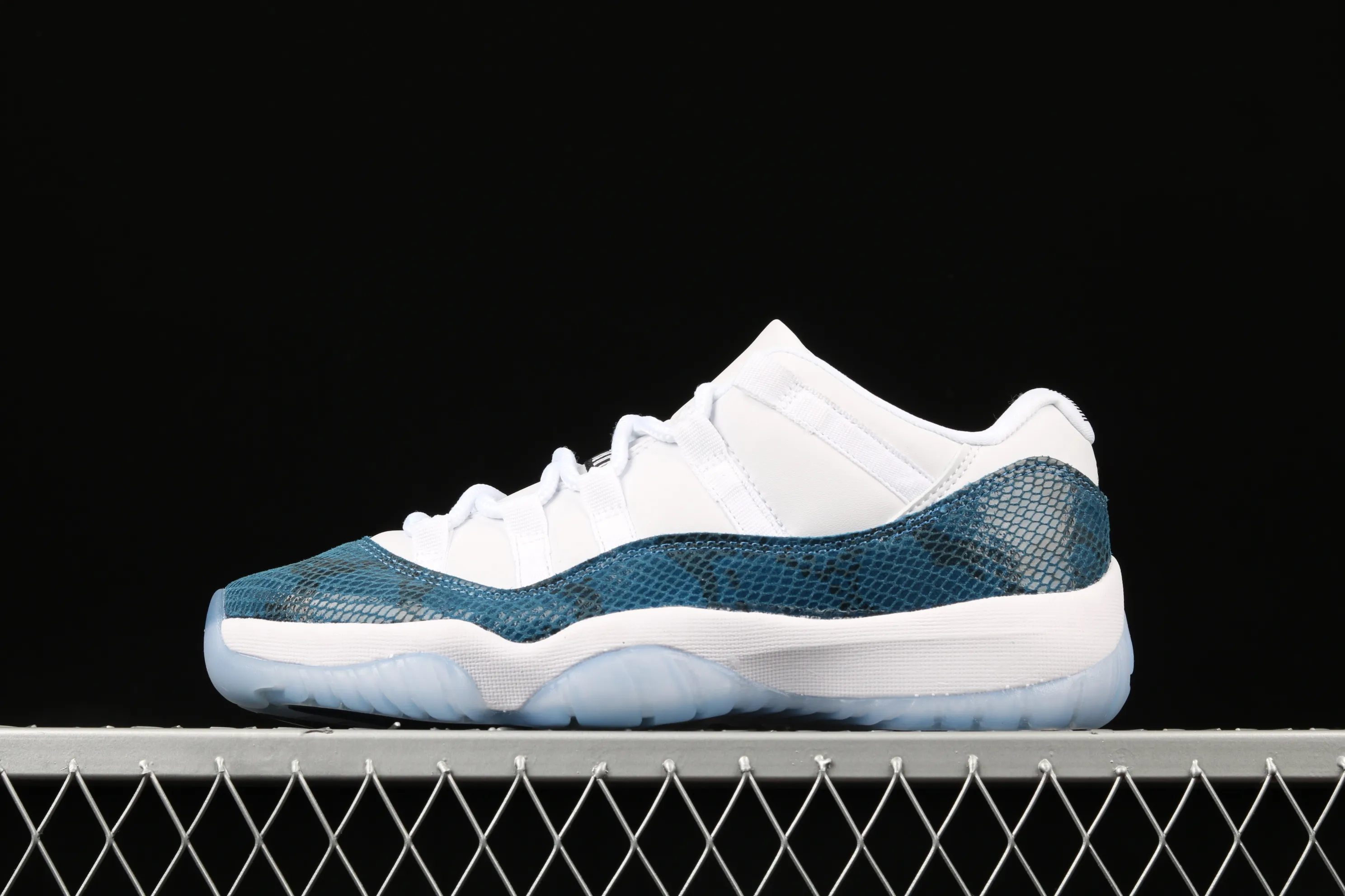 All categories Air Jordan Jordan series basketball shoes Air Jordan 11 Air Jordan 11 Retro Low "Navy Blue Snakeskin" AJ11 Blue Snake Joe 11 low-top basketball shoes CD6846-102